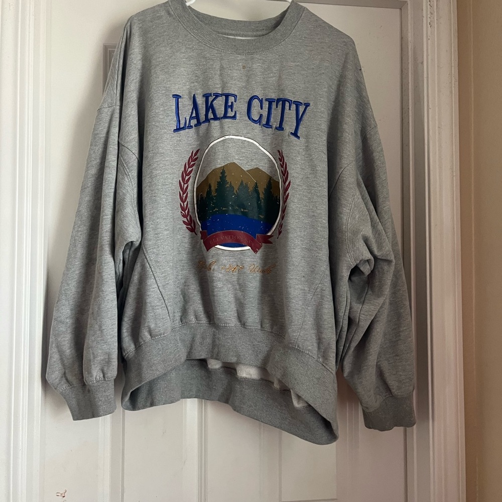 urban lake city crew neck